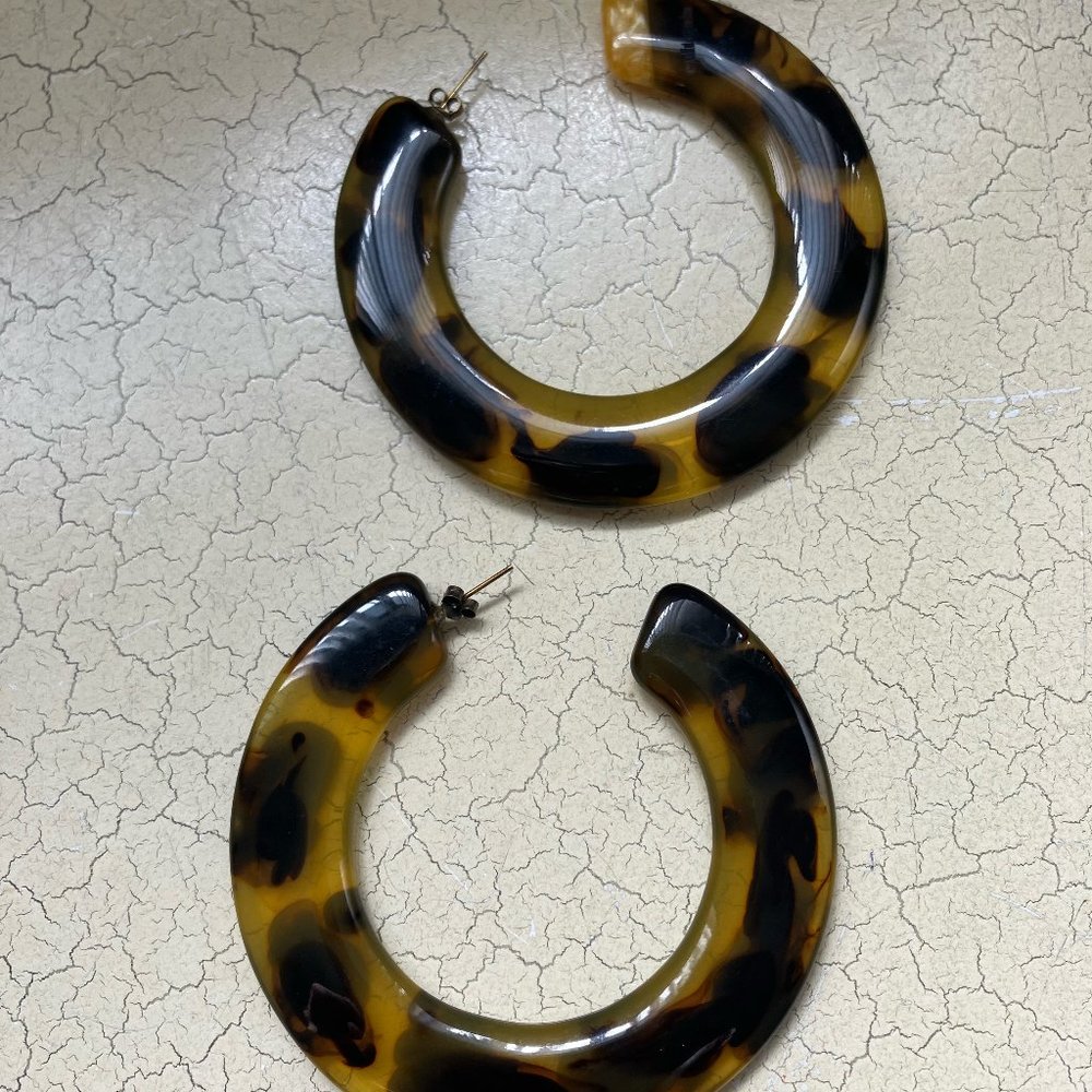 Cult Gaia Kennedy Tortoise Hoops